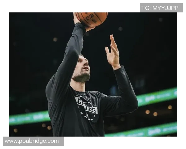 武切维奇与小加索尔对决分析:两位内线巨星的风格与战术较量 武切维奇与小加索尔对决分析:两位内线巨星的风格与战术较量